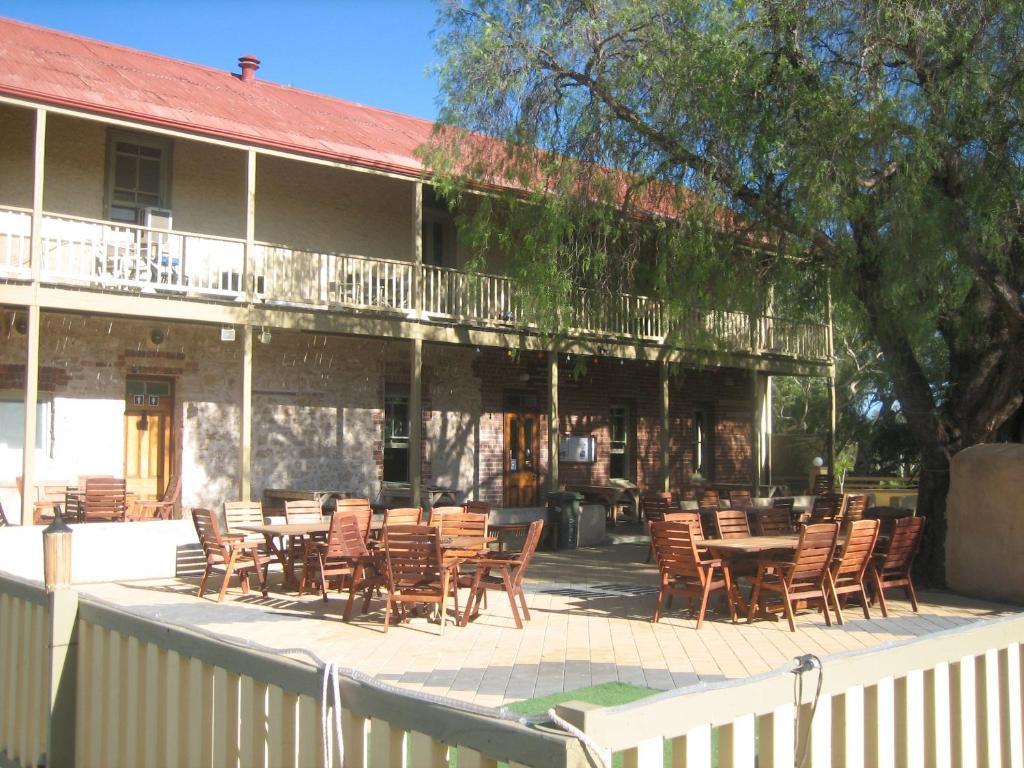 The Priory Hotel Донґара Екстер'єр фото