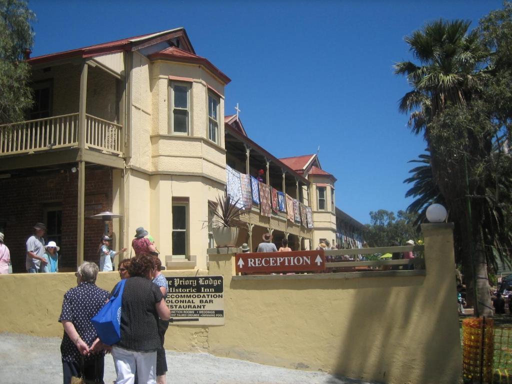 The Priory Hotel Донґара Екстер'єр фото