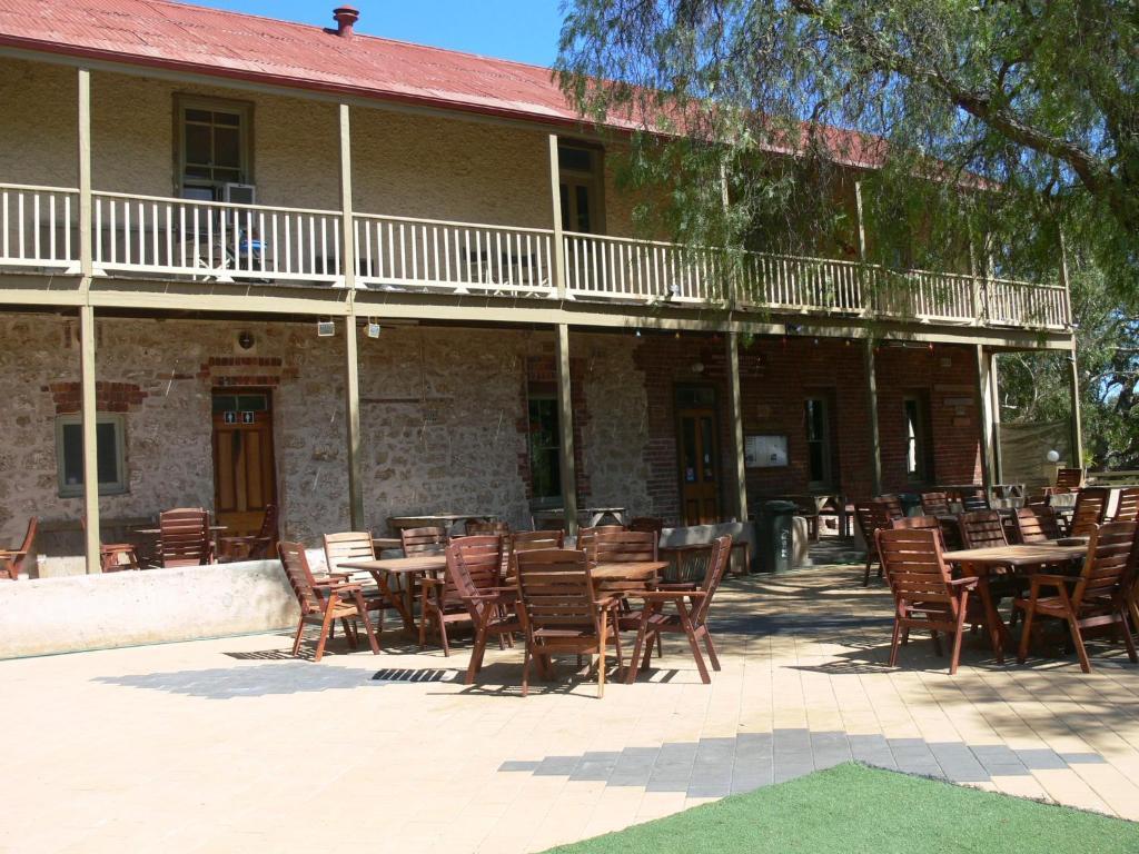 The Priory Hotel Донґара Екстер'єр фото